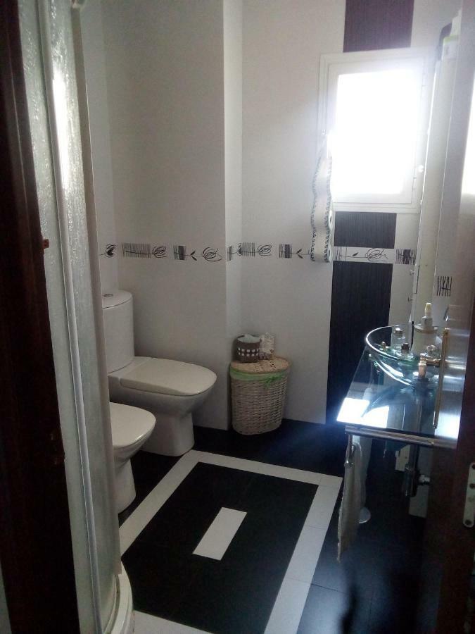 Habitaciones Individuales En Apartamento Compartido 塞维利亚 外观 照片